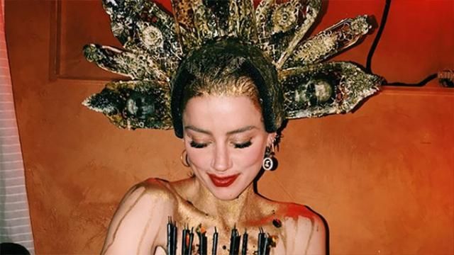 Эмбер Херд похвасталась фигурой в купальнике: фото Эмбер Херд похвасталась фигурой в купальнике: фото