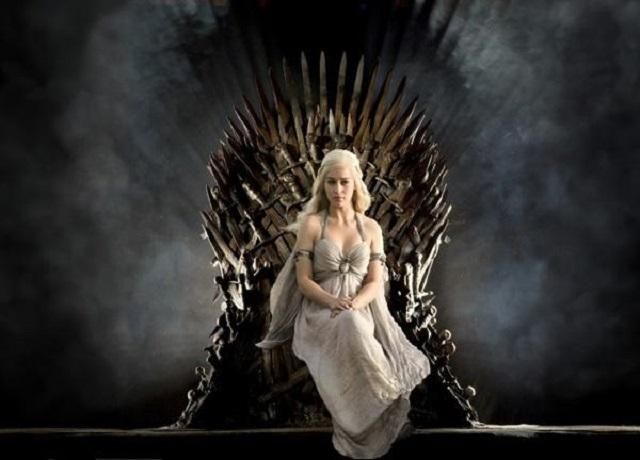 Емілія Кларк і Джейсон Момоа зобразили "брудні танці" на троні з "Гри престолів" Емілія Кларк і Джейсон Момоа зобразили "брудні танці" на троні з "Гри престолів"