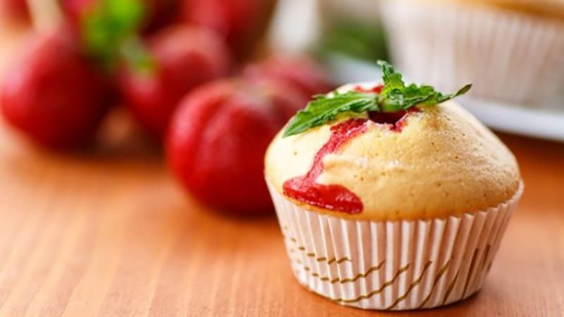 Вкусные кексы с земляникой: простой рецепт летней выпечки