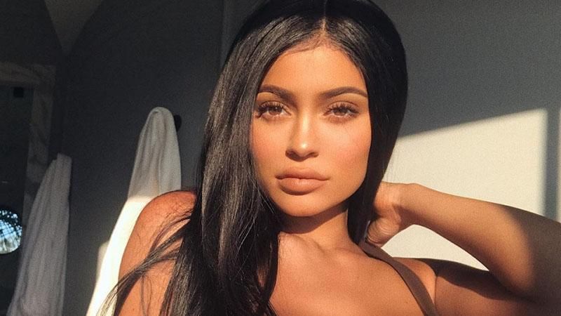 Кайли Дженнер засветила аппетитные формы в коротких шортах: фото Кайли Дженнер засветила аппетитные формы в коротких шортах: фото