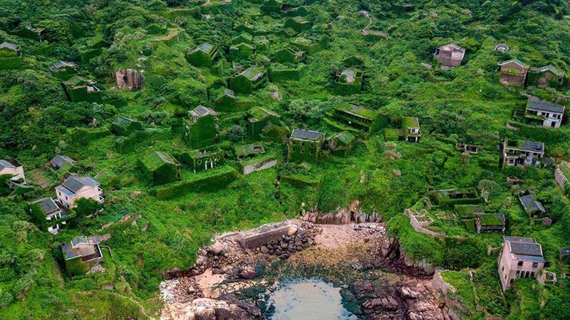 Як природа охопила покинуте селище в Китаї: неймовірні фото