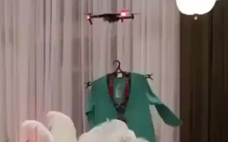 Шоу с привидениями: в Саудовской Аравии прошел показ Dolce & Gabbana с дронами вместо моделей