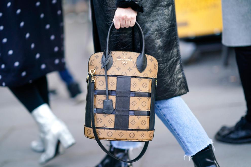 Тренд 2018: как носить сумку-тоут