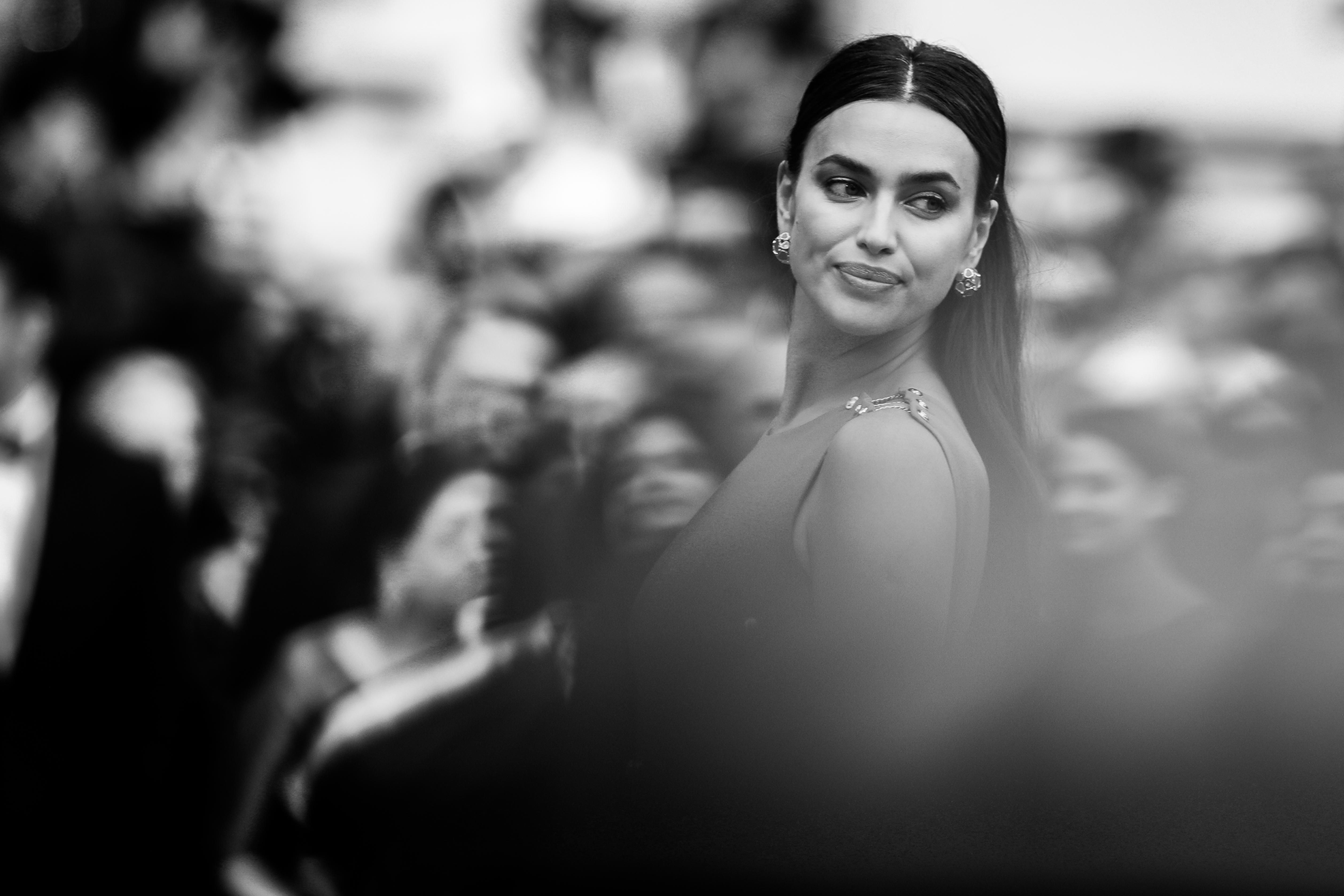 Блондинка Ирина Шейк повторила образ мамы: фото Блондинка Ирина Шейк повторила образ мамы: фото