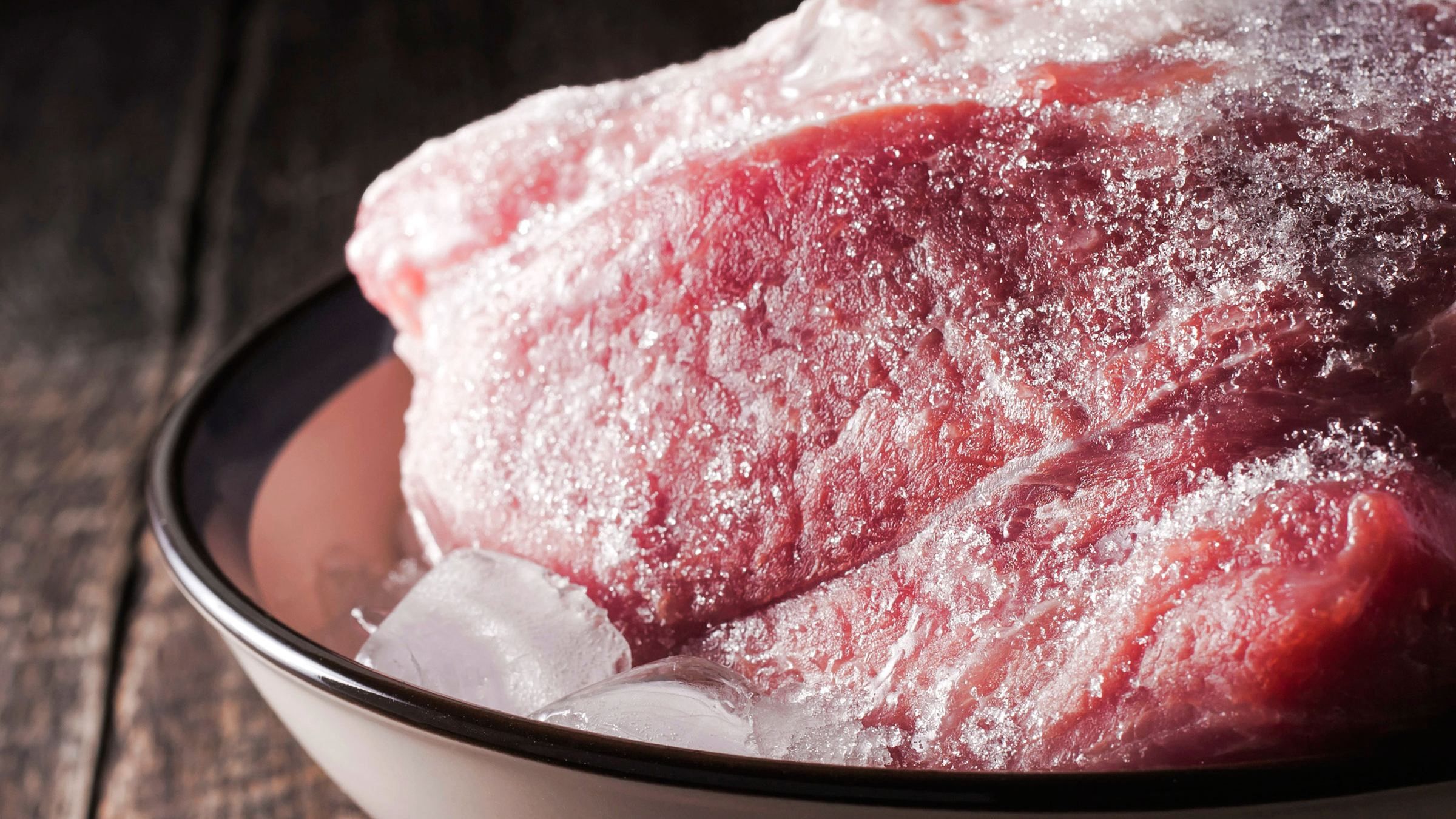 Як правильно розморожувати м’ясо: підбірка корисних лайфхаків