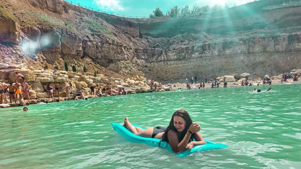 Украинский "голубая лагуна": на Прикарпатье обнаружили удивительное озеро