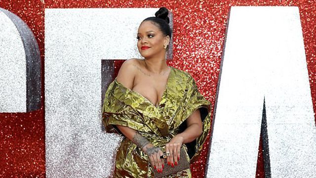 Рианна чуть не обнажила грудь на премьере фильма: пикантные фото Рианна чуть не обнажила грудь на премьере фильма: пикантные фото