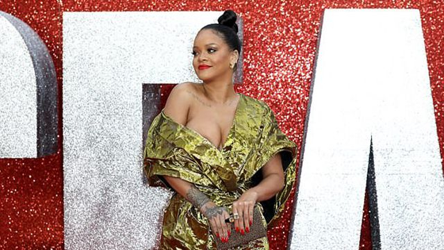 Рианна чуть не обнажила грудь на премьере фильма: пикантные фото