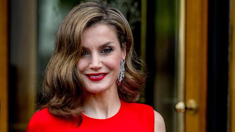 Королева Іспанії засвітила яскраві сукні в США: фото Королева Іспанії засвітила яскраві сукні в США: фото