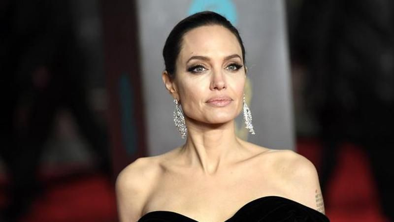 Як Анджеліна Джолі переживає затяжне розлучення з Бредом Піттом
