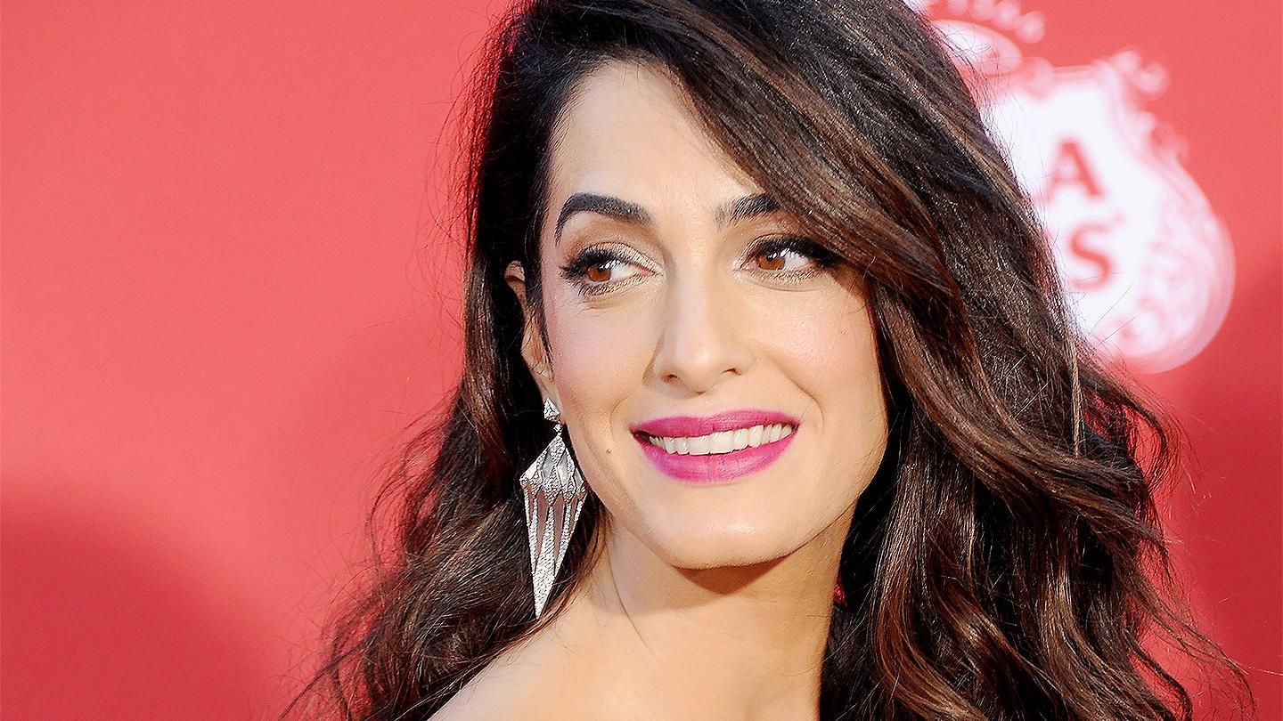 Амаль Клуні приміряла сексуальну оксамитову сукню на світському заході: фото Амаль Клуні приміряла сексуальну оксамитову сукню на світському заході: фото