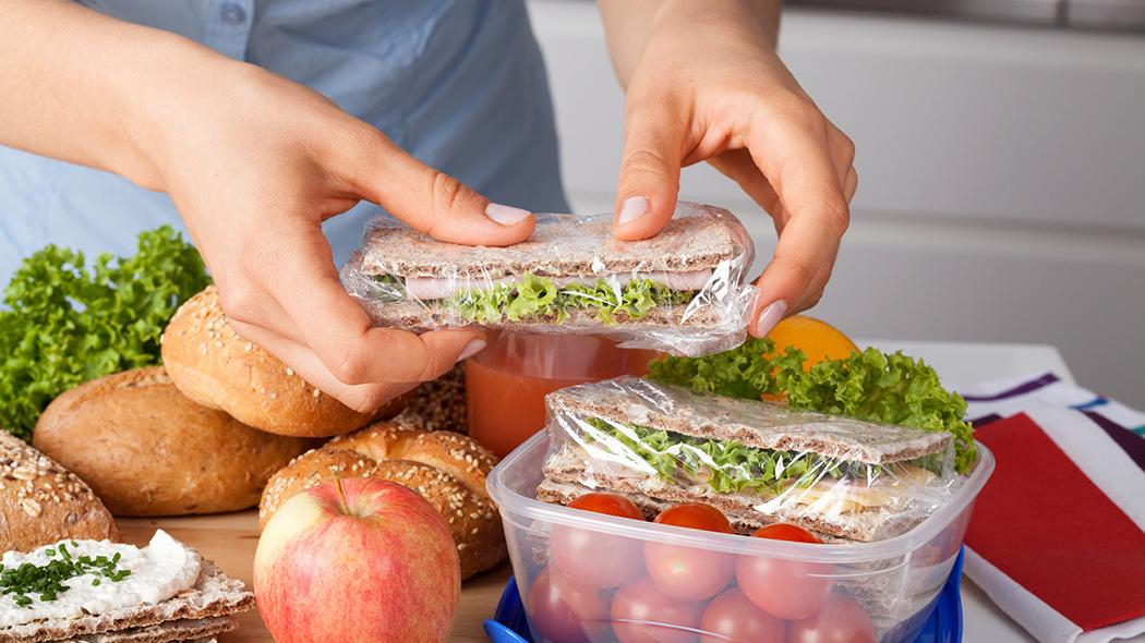 Что взять с собой в дорогу: 5 продуктов, которые не испортятся