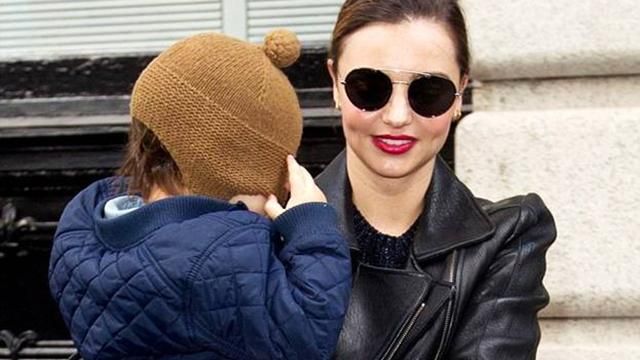 Миранду Керр впервые сфотографировали с новорожденным сыном: фото Миранду Керр впервые сфотографировали с новорожденным сыном: фото