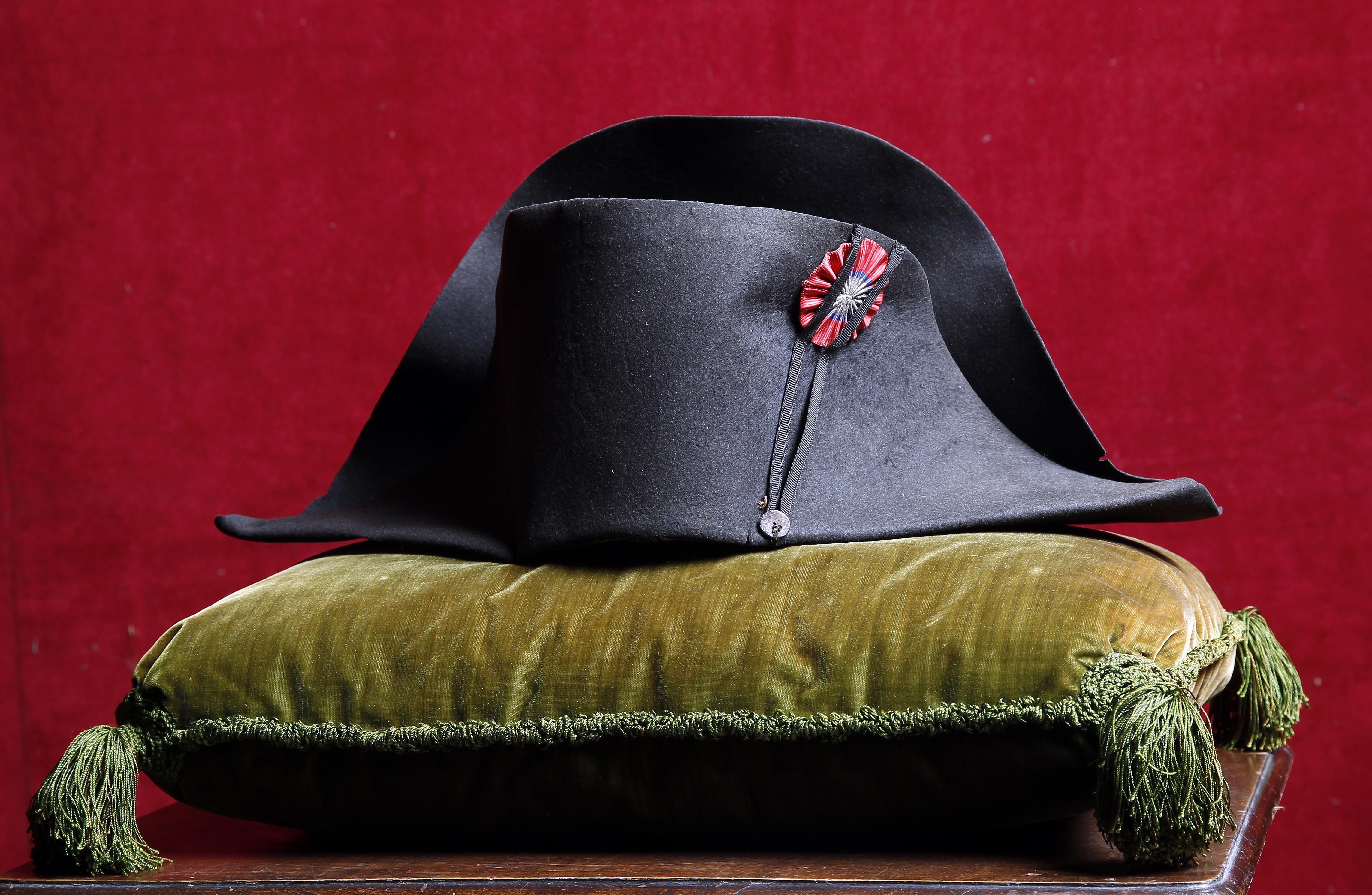Легендарний військовий капелюх Наполеона продали за рекордну суму