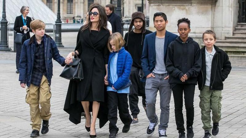 Завистливая мама-параноик, – Анджелину Джоли остро раскритиковали в сети