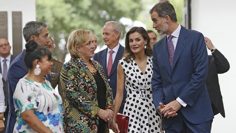 Королева Летиция ошеломила элегантным образом на официальном мероприятии: фото