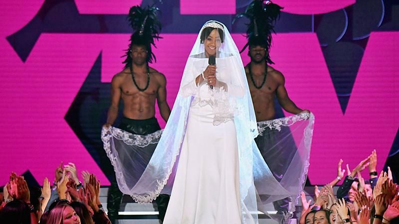 Як Меган: ведуча премії MTV Movie Awards здивувала глядачів несподіваним образом Як Меган: ведуча премії MTV Movie Awards здивувала глядачів несподіваним образом