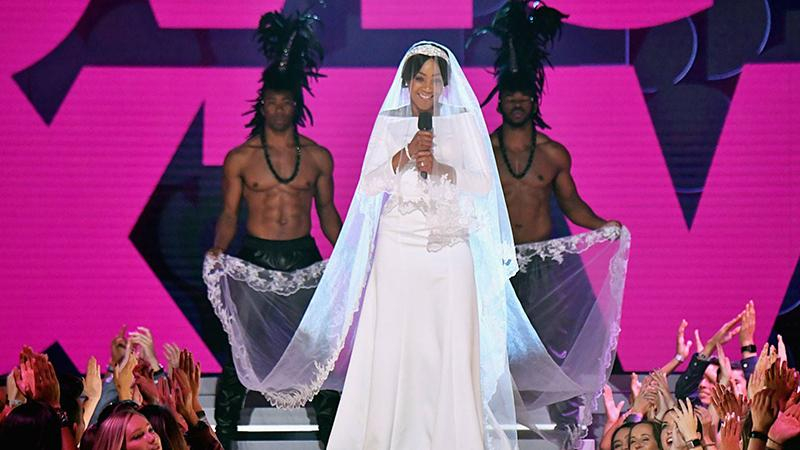 Как Меган: ведущая премии MTV Movie Awards удивила зрителей неожиданным образом