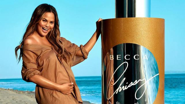 Звездная мамочка Крисси Тейген выпустила сияющий бьюти-продукт