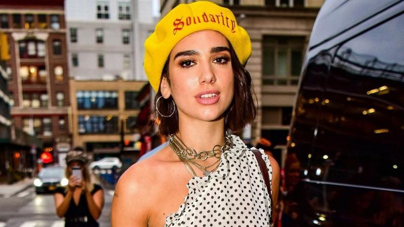 Дуа Липа вышла на публику в провокационном платье от украинского бренда: фото