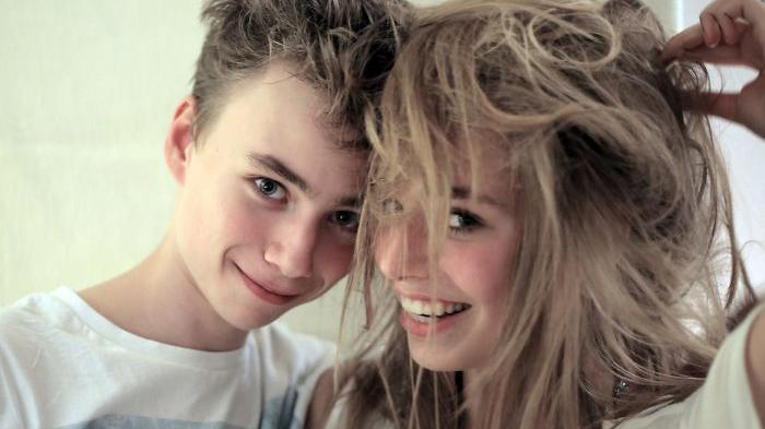 Отец каждую неделю снимал своих детей и показал, как повзрослели его дети: видео