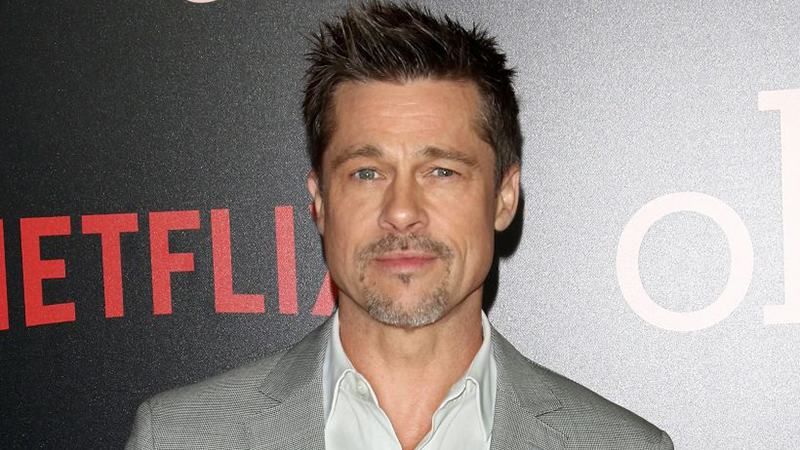 Бред Пітт вразив помолоділим виглядом після возз'єднання з дітьми Бред Пітт вразив помолоділим виглядом після возз'єднання з дітьми