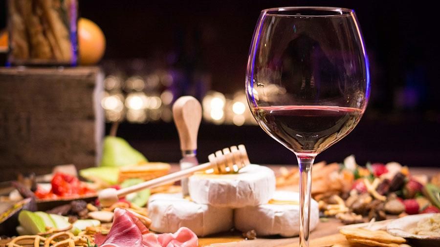 С чем пить вино - ТОП-6 вкусных закусок к вину С чем пить вино - ТОП-6 вкусных закусок к вину