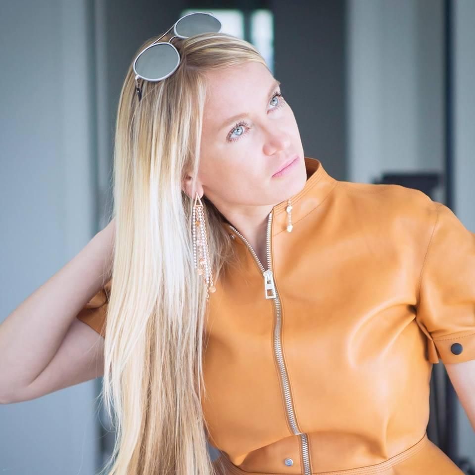 Экс-секретарь Пискуна Марина Эктон продает имение Ким Кардашян за 18 миллионов долларов Экс-секретарь Пискуна Марина Эктон продает имение Ким Кардашян за 18 миллионов долларов