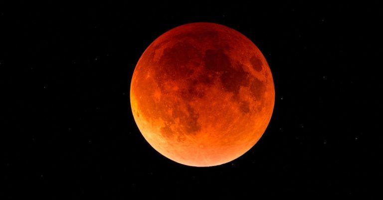 Місячне затемнення 27 липня 2018 - найдовше місячне затемнення 
