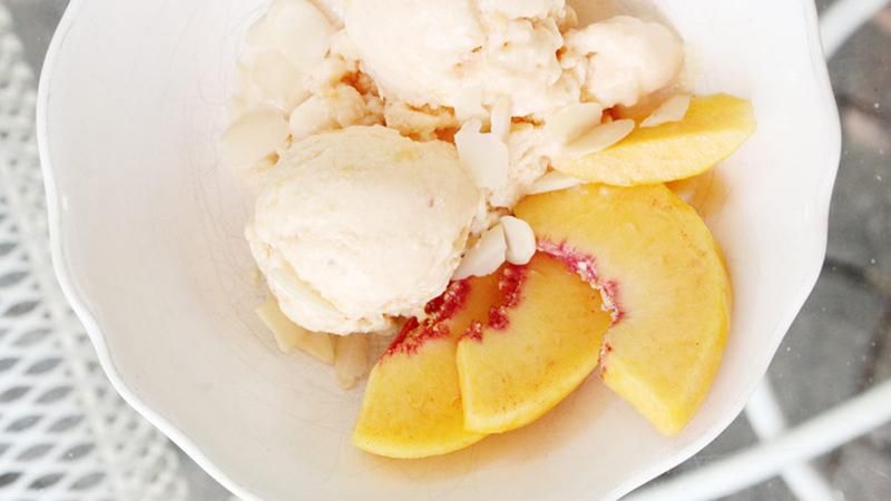 Персиково-банановое мороженое: рецепт от диетолога