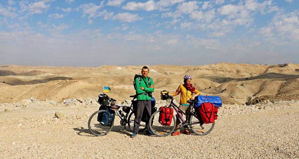 "Фолькнери" вирушають у мандрівку з наміром об'їхати півсвіту на велосипедах "Фолькнери" вирушають у мандрівку з наміром об'їхати півсвіту на велосипедах