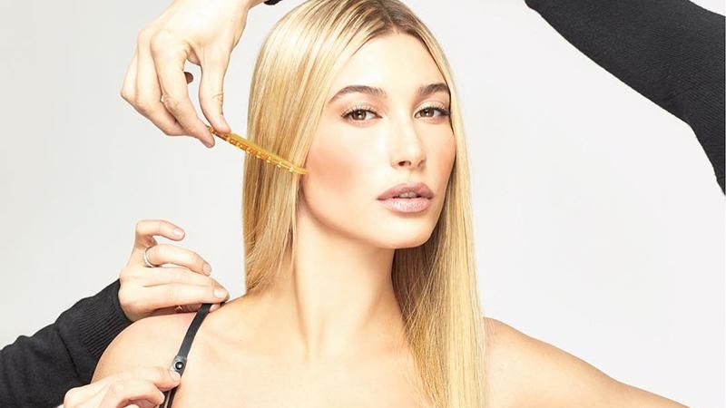 Хейли Болдуин в кожаном бюстгальтере украсила обложку Vogue: фото Хейли Болдуин в кожаном бюстгальтере украсила обложку Vogue: фото