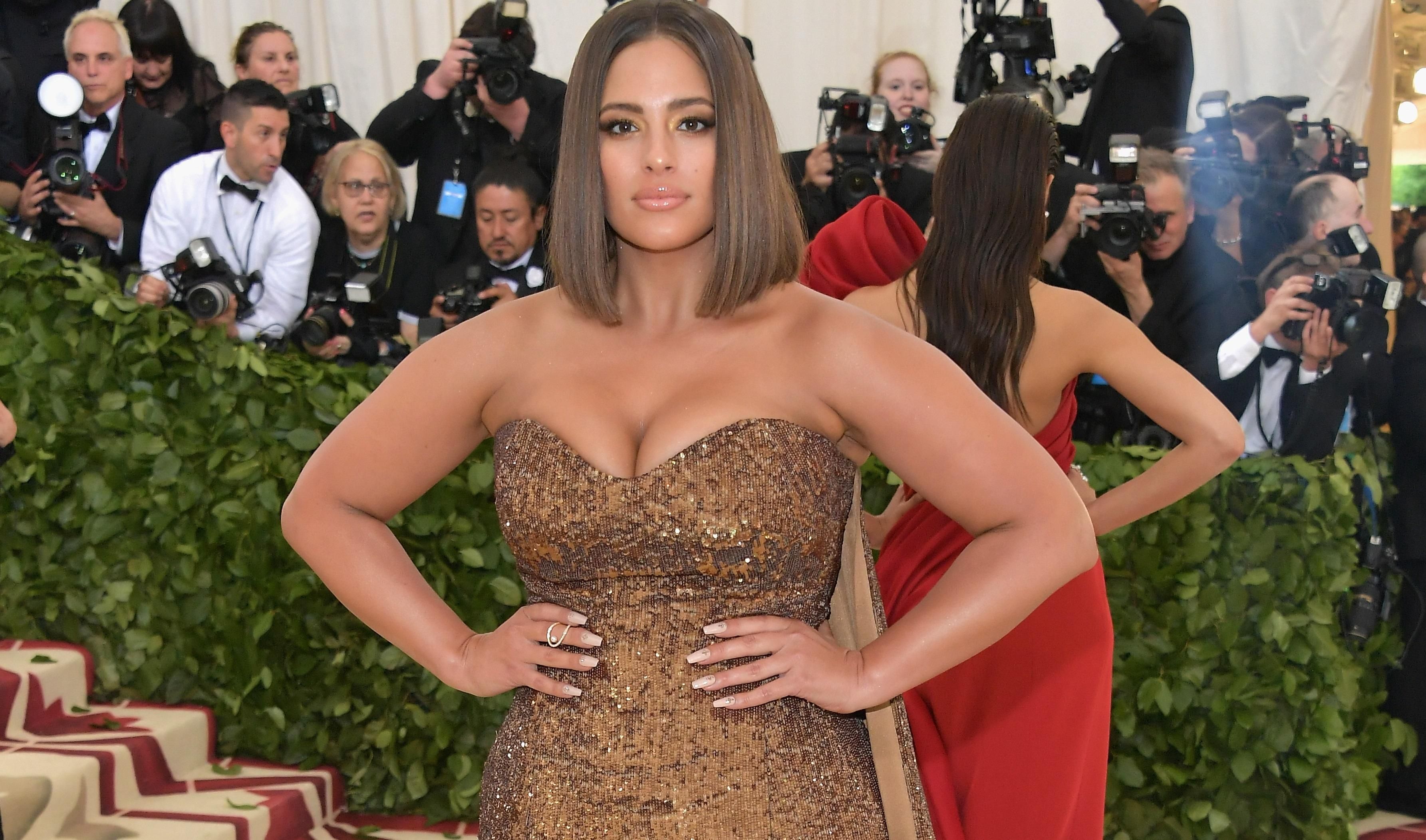 Пышнотелая модель Эшли Грэм курьезно ответила на слухи о беременности: фото Пышнотелая модель Эшли Грэм курьезно ответила на слухи о беременности: фото