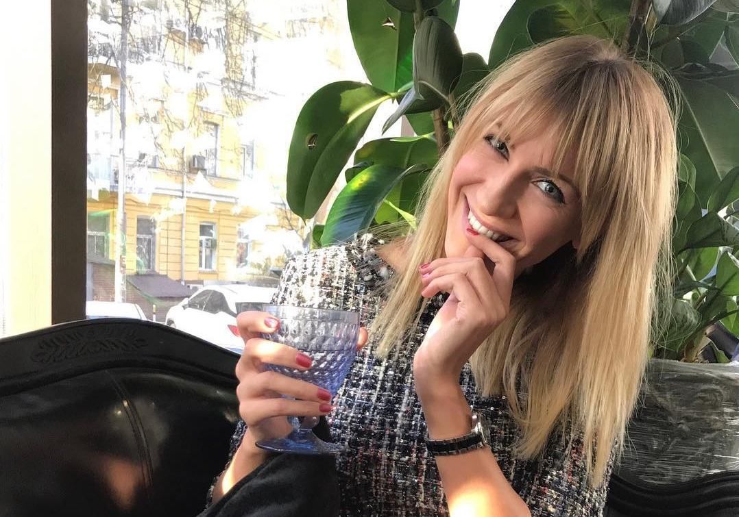 Леся Никитюк на ходу выпрыгнула из машины, чтобы станцевать: смешное видео Леся Никитюк на ходу выпрыгнула из машины, чтобы станцевать: смешное видео