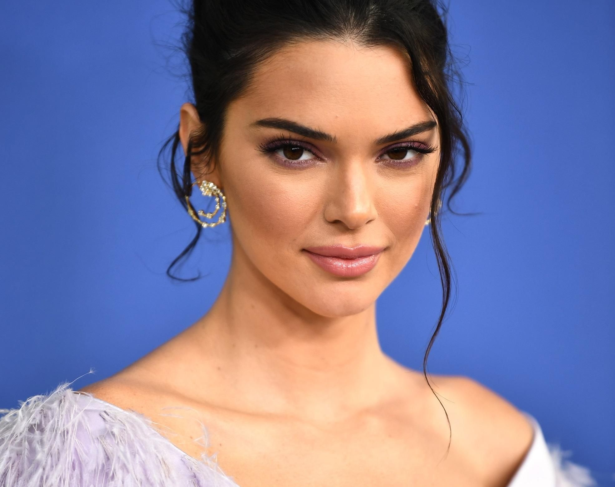 Зваблива Кендалл Дженнер знялася топлес для обкладинки глянцю: фото Зваблива Кендалл Дженнер знялася топлес для обкладинки глянцю: фото