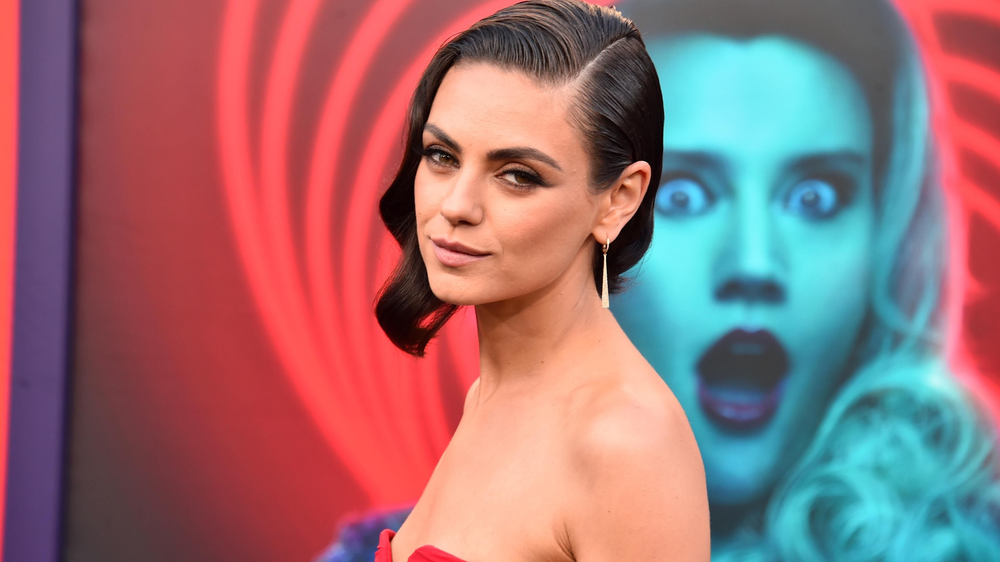 Мила Кунис поразила осунувшимся видом на красной дорожке Мила Кунис поразила осунувшимся видом на красной дорожке