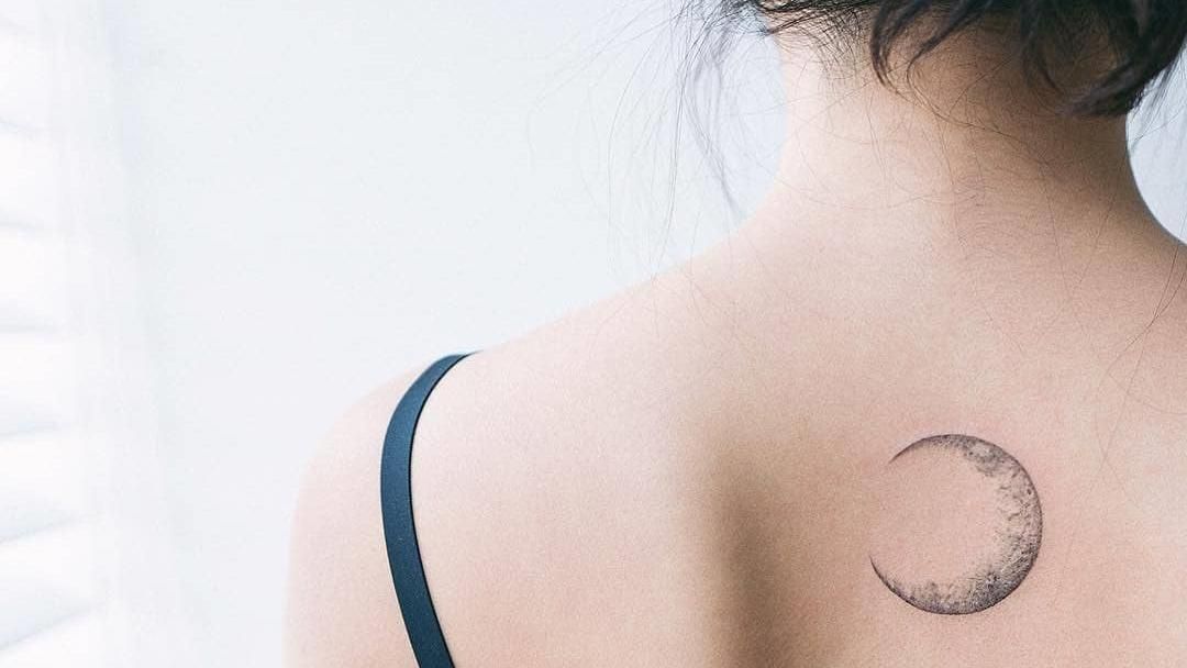 Цитаты, имена и даты: какие тату чаще всего выбирают люди в 2018 году Цитаты, имена и даты: какие тату чаще всего выбирают люди в 2018 году