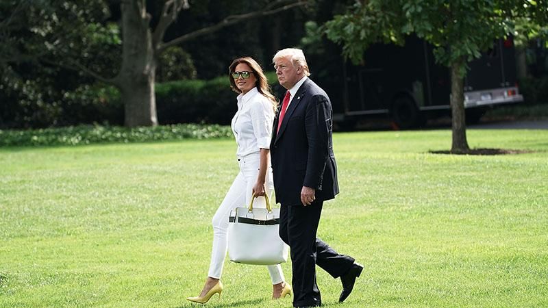 Меланія Трамп продемонструвала літній образ в Білому домі: чарівні фото Меланія Трамп продемонструвала літній образ в Білому домі: чарівні фото