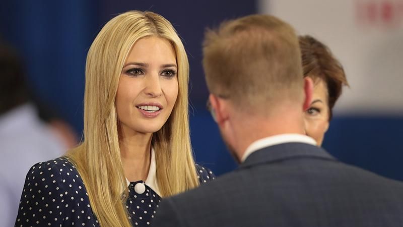 Іванка Трамп зачарувала стильним ретро-образом: фото Іванка Трамп зачарувала стильним ретро-образом: фото