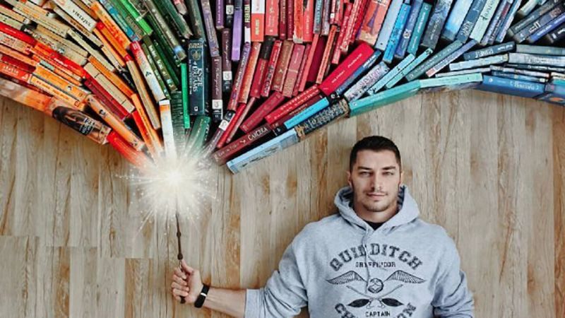 Румынский блогер создал оригинальные фото с книгами: результат поражает Румынский блогер создал оригинальные фото с книгами: результат поражает