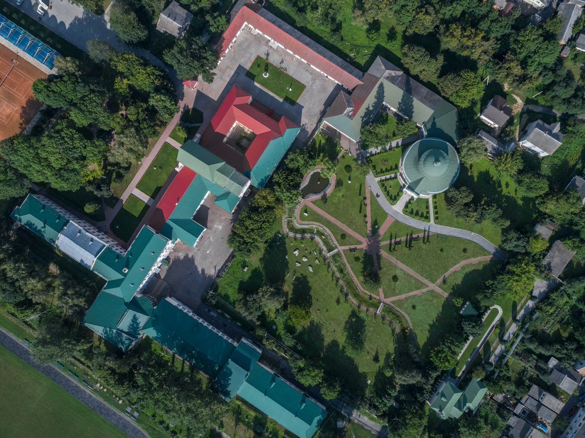 Імениту Острозьку академію показали з цікавого ракурсу: фото Імениту Острозьку академію показали з цікавого ракурсу: фото