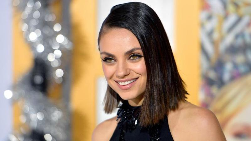 Мила Кунис засветила неудачный наряд на кинопремьере: фотофакт