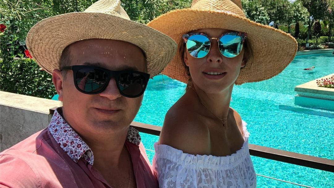 Катя Осадчая и Юрий Горбунов похвастались семейными фото с отдыха на море
