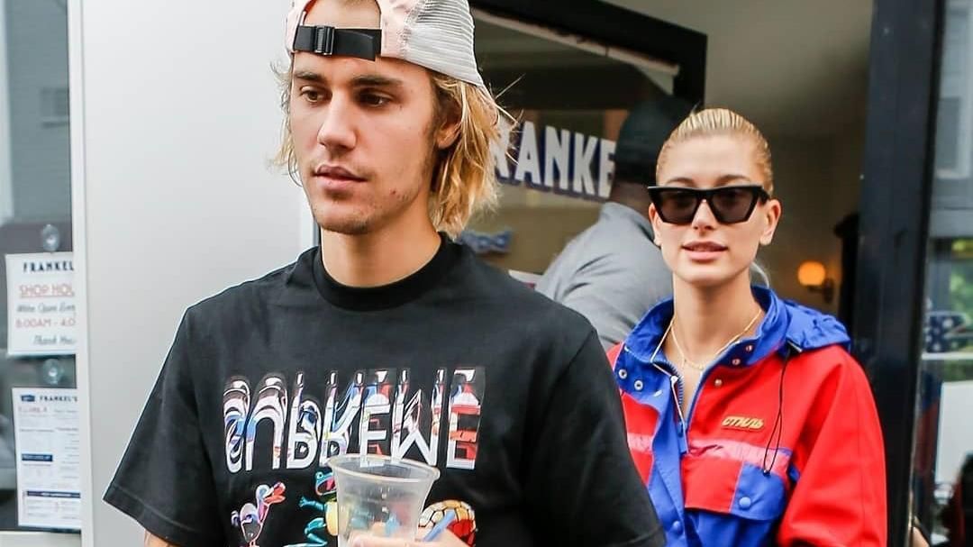 Наречена Бібера Хейлі Болдуін засвітилась з двома новими обручками Наречена Бібера Хейлі Болдуін засвітилась з двома новими обручками