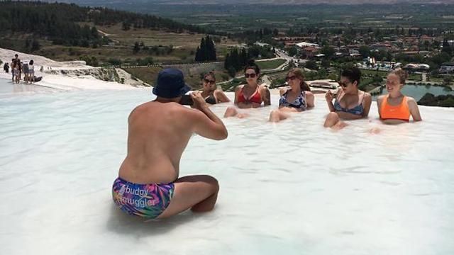 На что идут мужчины, чтобы сделать девушке удачное фото для Instagram На что идут мужчины, чтобы сделать девушке удачное фото для Instagram