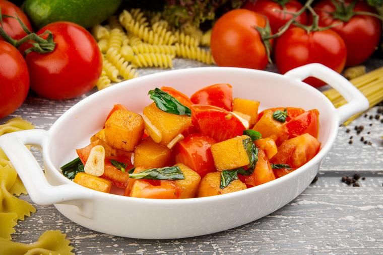 Запечений гарбуз з помідорами і часником: смачний і простий  рецепт
