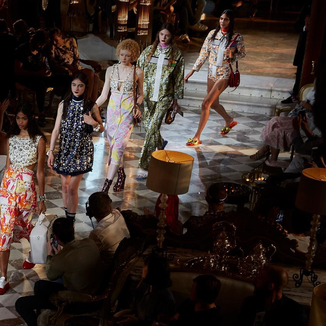 Зірковий показ: Наомі Кемпбелл, Ума Турман, Адріана Ліма вийшли на подіум Miu Miu Resort 2019 Зірковий показ: Наомі Кемпбелл, Ума Турман, Адріана Ліма вийшли на подіум Miu Miu Resort 2019