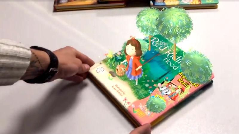 Українці розробили технологію, що "оживляє" книжки: відео Українці розробили технологію, що "оживляє" книжки: відео