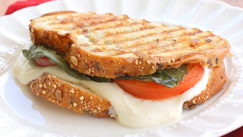Смачно і швидко: як зробити сандвіч з баклажаном і сиром