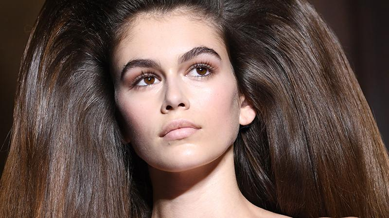 Кайя Гербер очаровала роскошным выходом на показе Valentino: фото